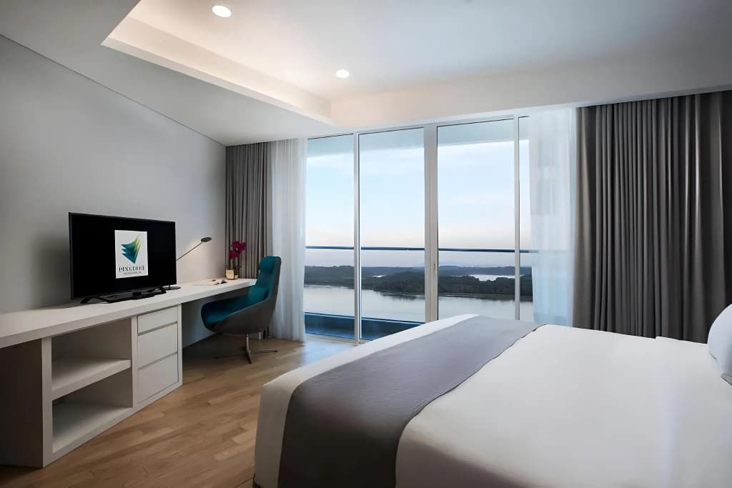 Pinetree Marina Resort - photo 4