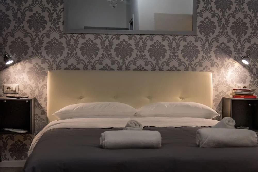 Inside Roma Rooms - photo 22