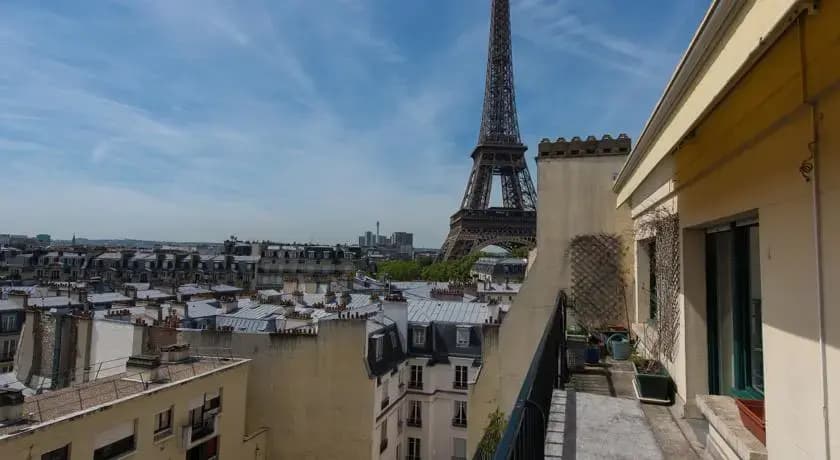 Miss Eiffel Tower - photo 1