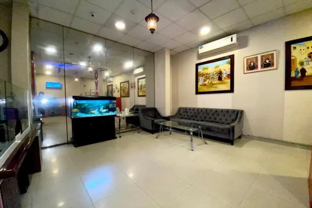 Savoy Inn Hotel - photo 16