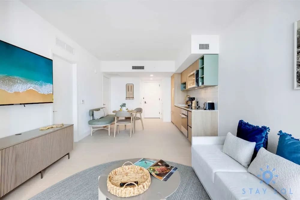 Oasis 1BR Apartment With Pool - photo 2