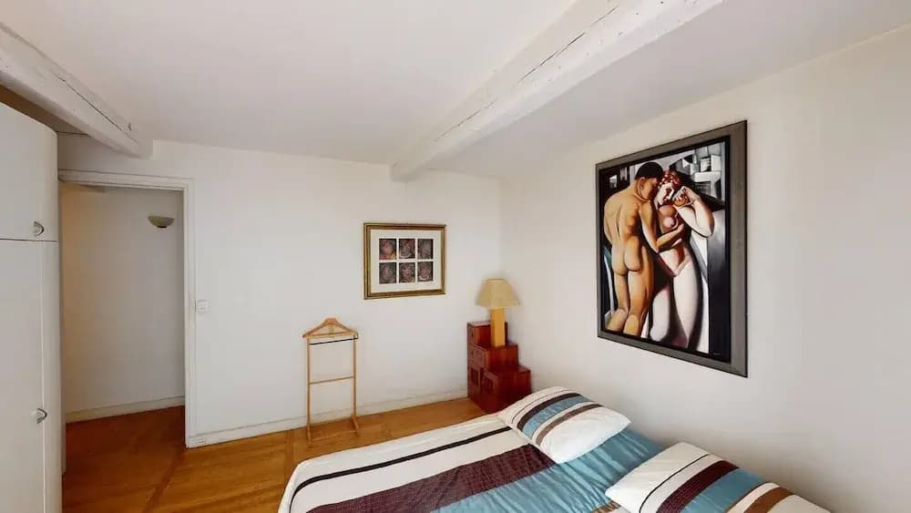 Marais Two Bedroom Haven - photo 3