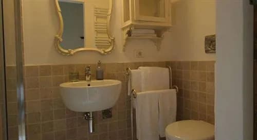 Emilys Rooms - photo 8