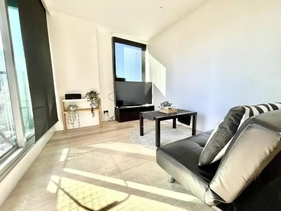 1 Bedroom Modern Apartment Near Crown and CBD - photo 3