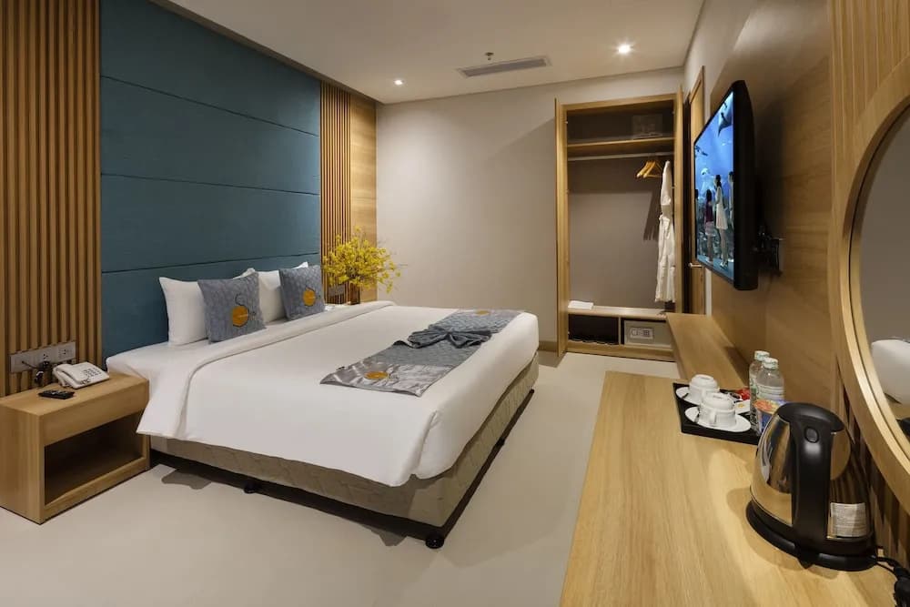 Sunkiss Hotel - photo 2