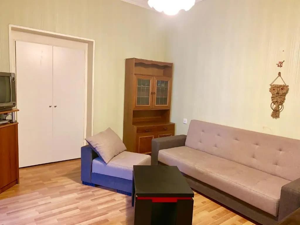 Center house #14 - main photo
