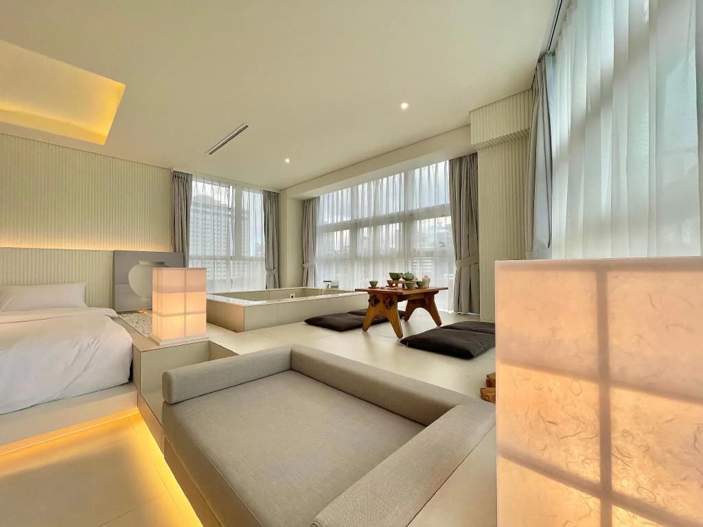 UH Hotel - photo 3