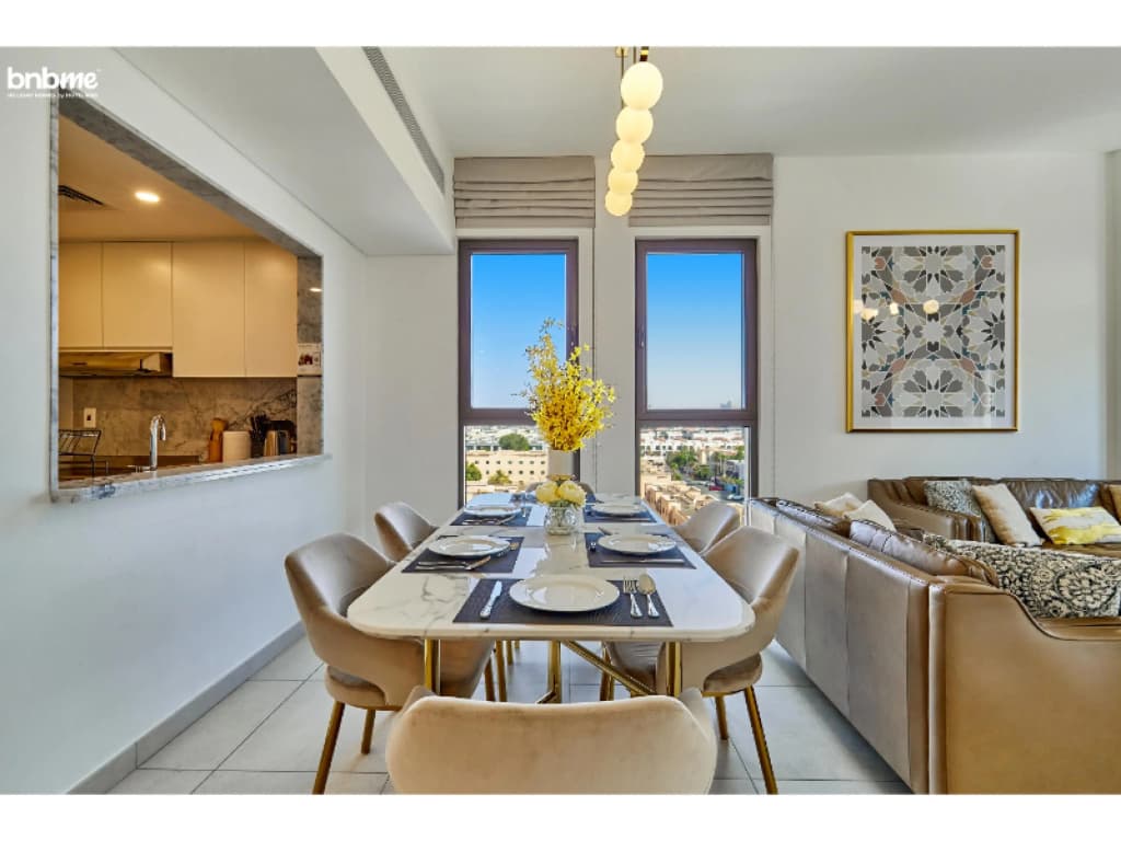 Elegant Pool View 2BR Apartment - photo 5