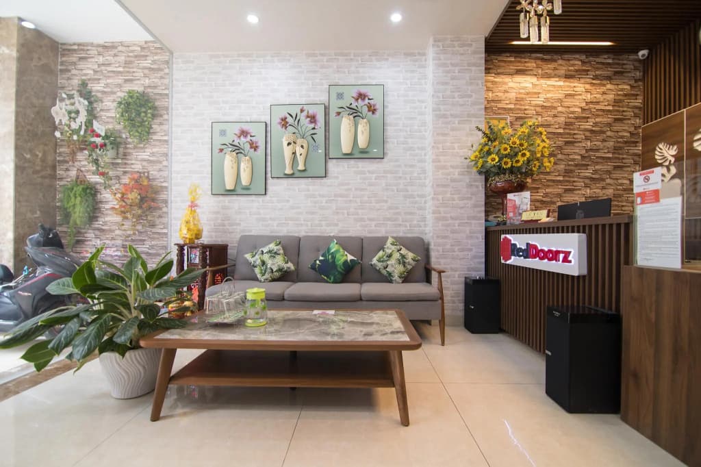 RedDoorz near Nguyen Van Thoai Street - main photo