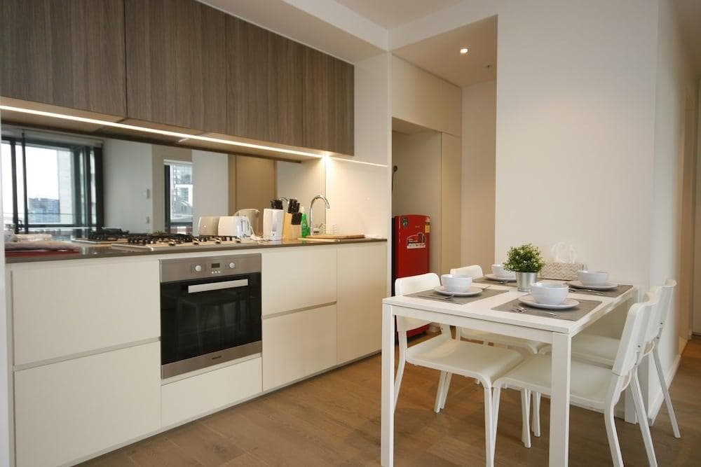 Onelife Docklands Luxury Apartment - photo 13