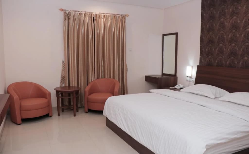Aurora Hotel - photo 1