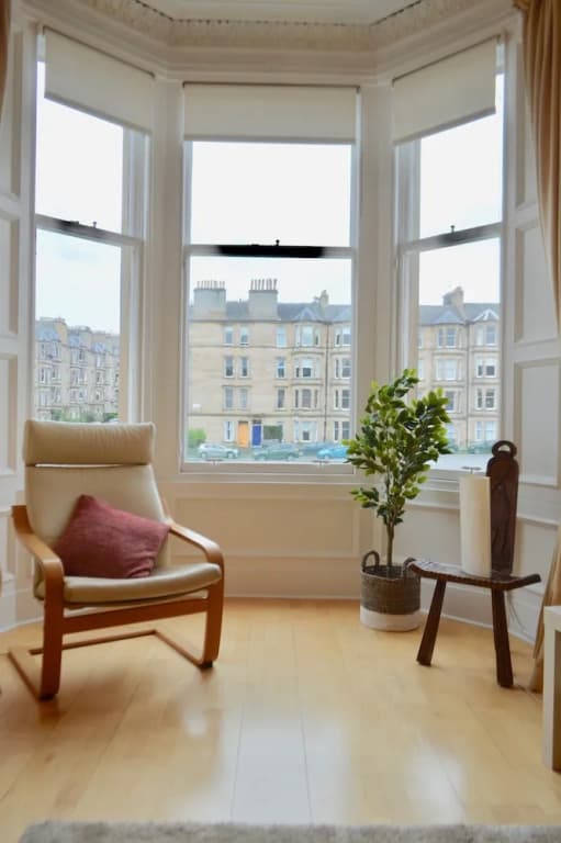 Sunny First Floor Stockbridge Flat - photo 6