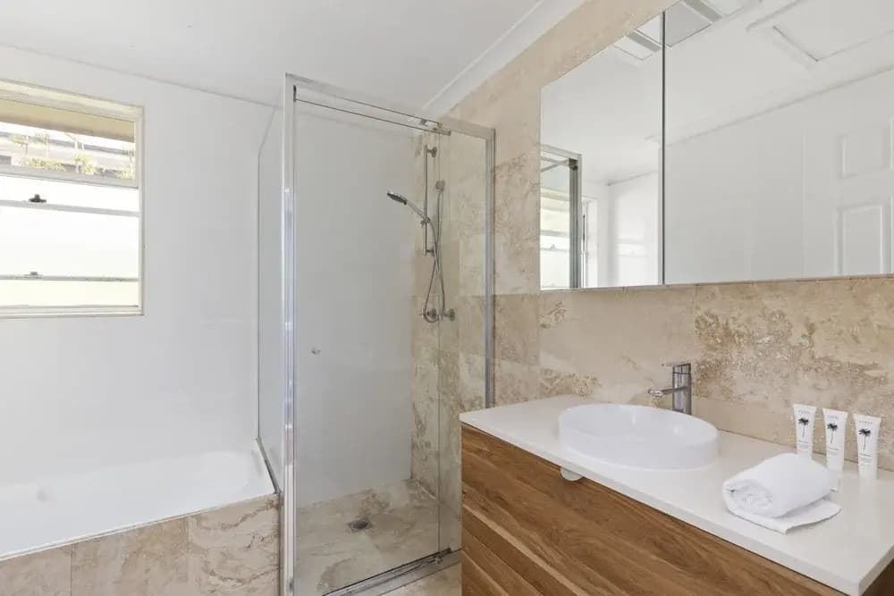 Spacious 3-bed Duplex in Leafy Seaforth - photo 1