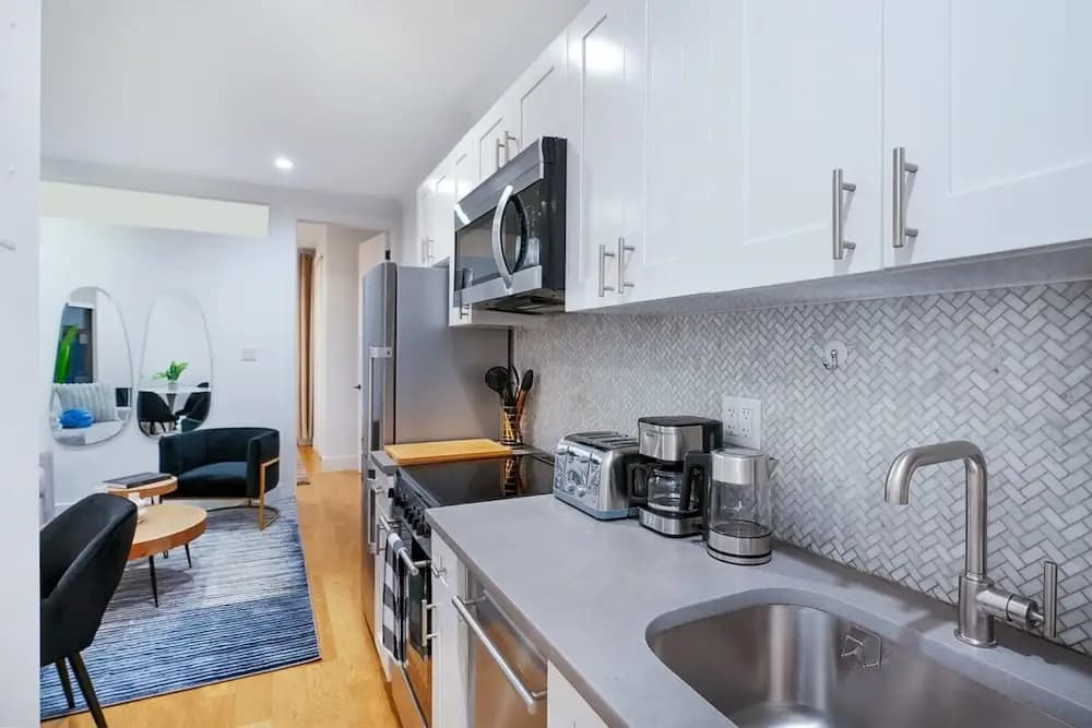 1290-7 New Renovated 2 Bedrooms in UES - photo 17