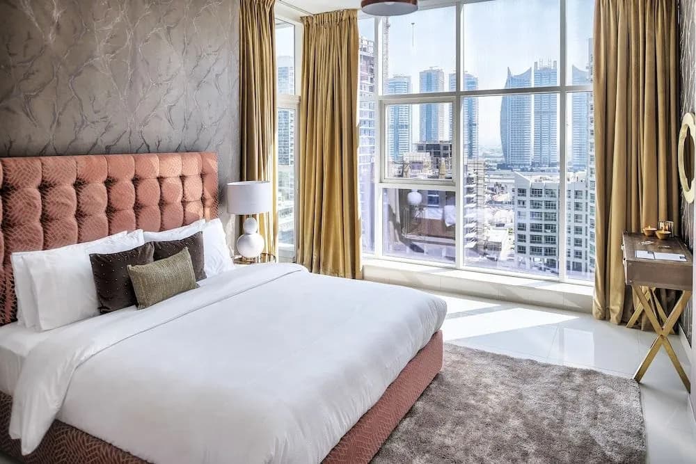 Luxury Staycation Continental Tower - photo 3
