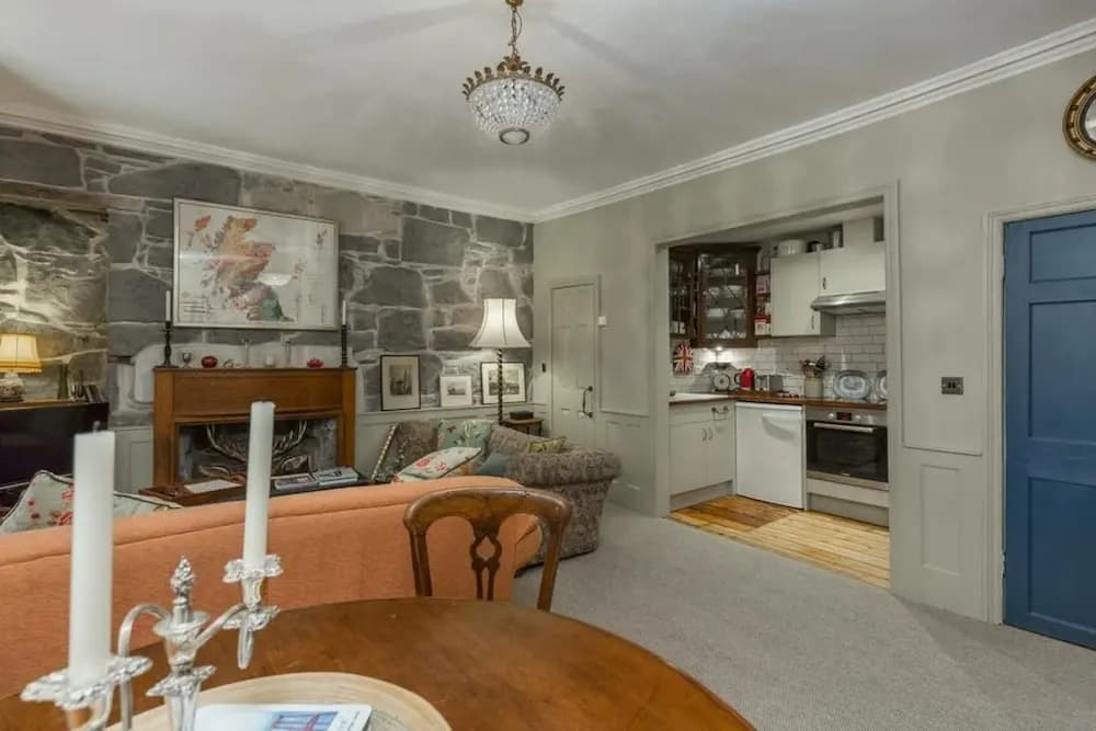 Heart Of Rose Street Quirky Antique Apartment - photo 5