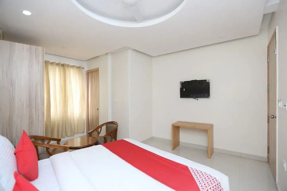 Capital O 18853 Hotel Mega - photo 5