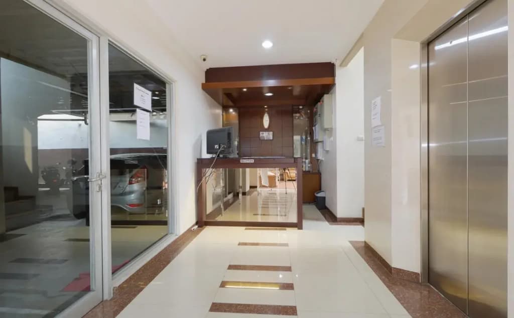 Clover Residence Near Mall Ambassador - photo 16