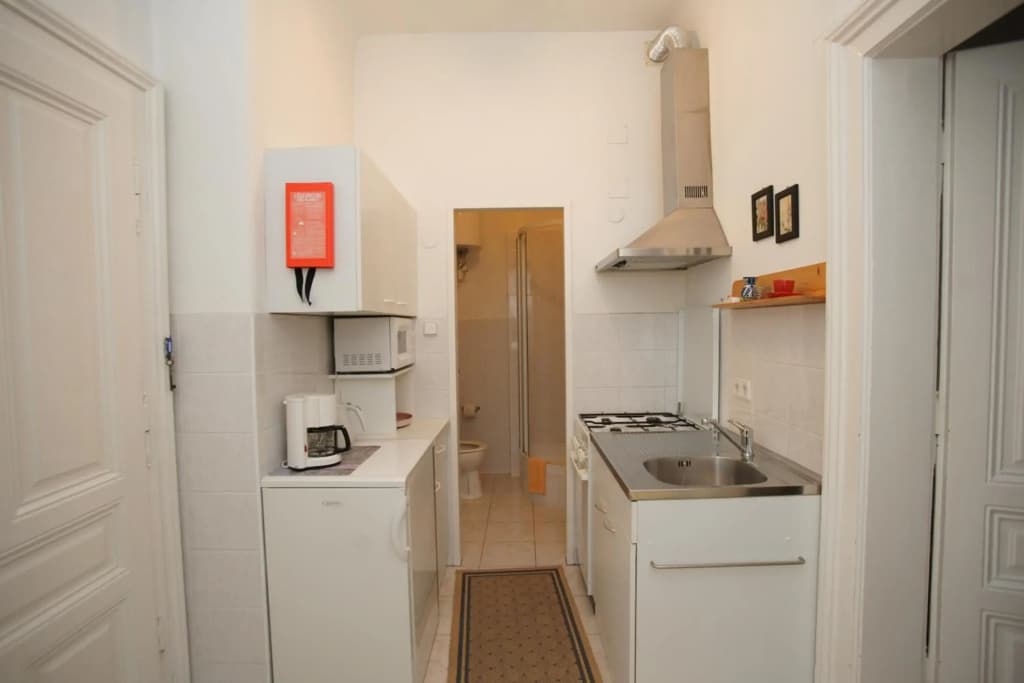 Freundliches Apartment mit Innenhof-Garten - photo 9