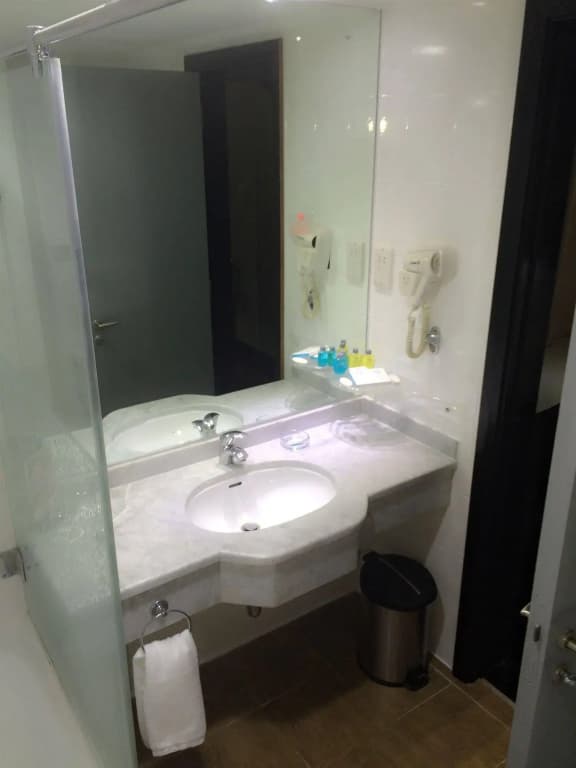Broadway Hotel - photo 9