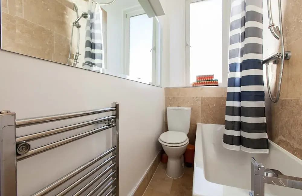 Spacious Leith Flat For 4 W/ Skyline View - photo 7