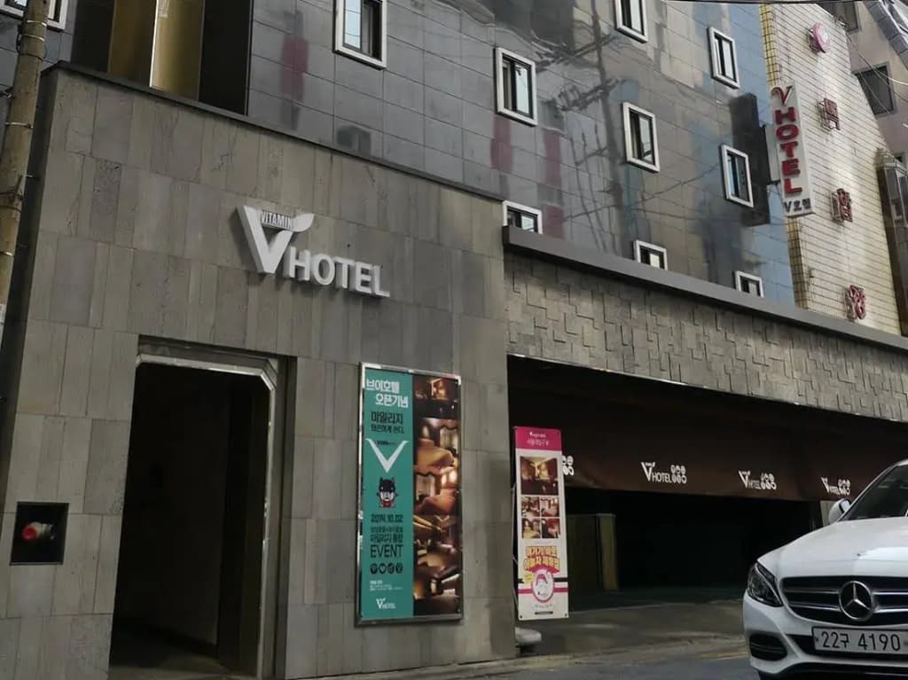 V Hotel - photo 3