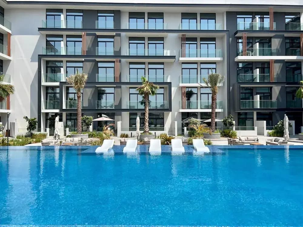 Waves - Comfortable JVC Apt with Balcony - photo 16