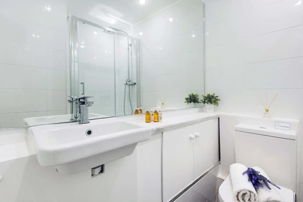 Earls Court Road Apartments - photo 7