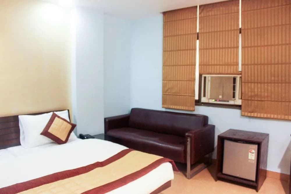 Hotel Flight Path Near IGI Airport - photo 6