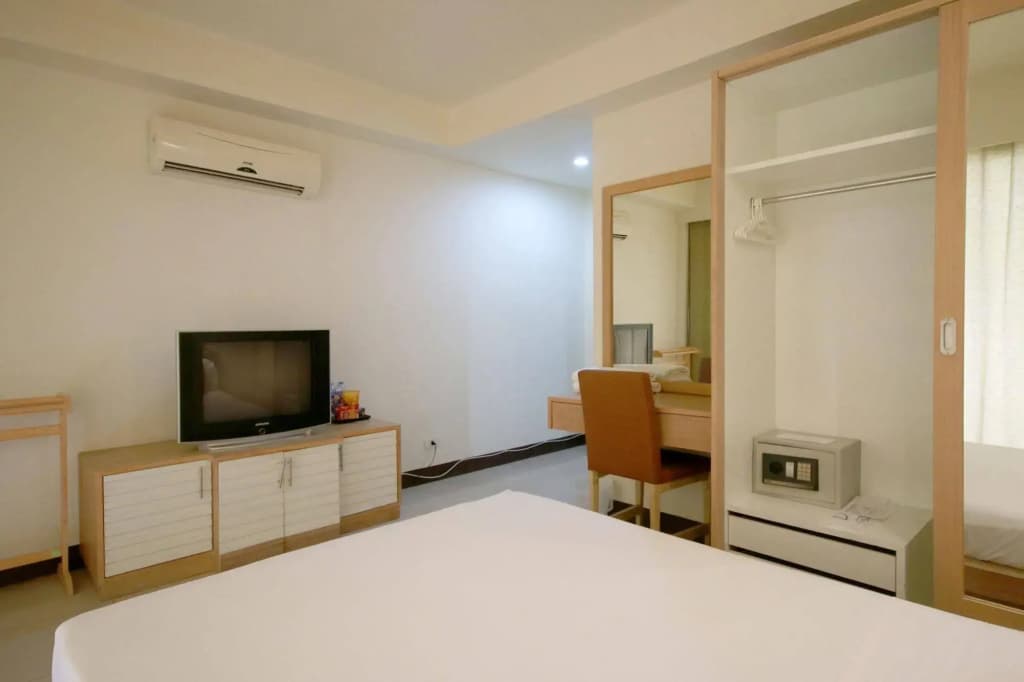 Patong Beach Side Hotel - photo 5