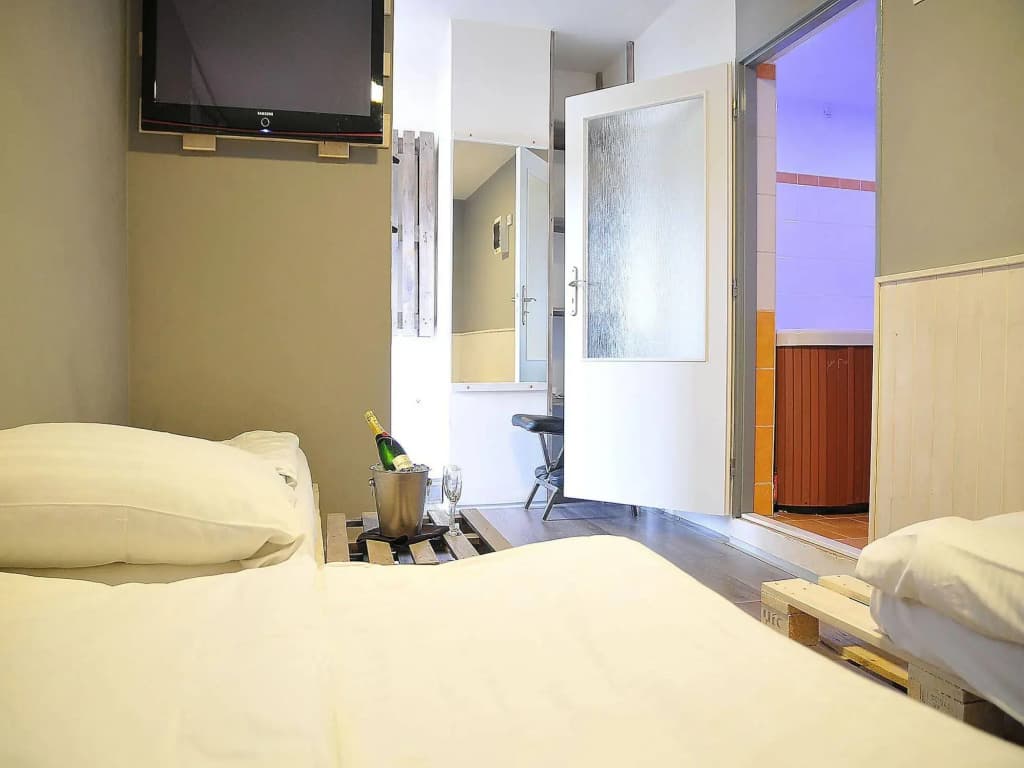 Hostel - With Private Entrance - photo 4