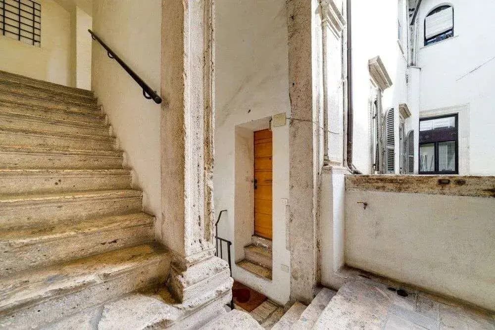 Amazing Apt/historic Building/ghetto, Serviced by Hostmaker - photo 10