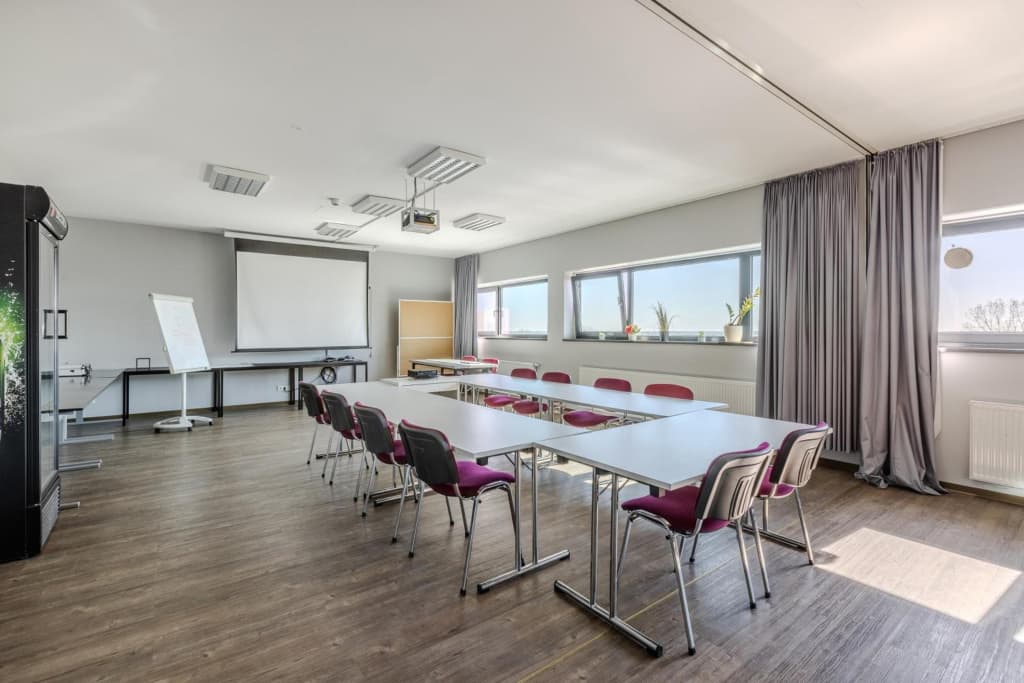 Meininger Hotel Berlin Flughafen - photo 14