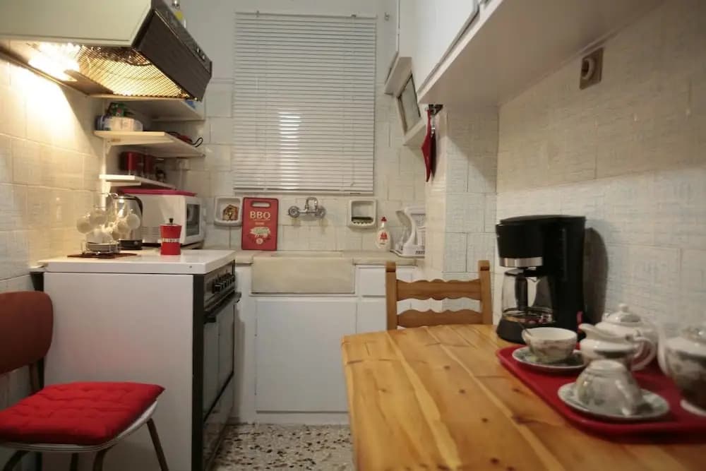Comfy & Tasteful Central Apt • 1' to Metro Station - photo 10