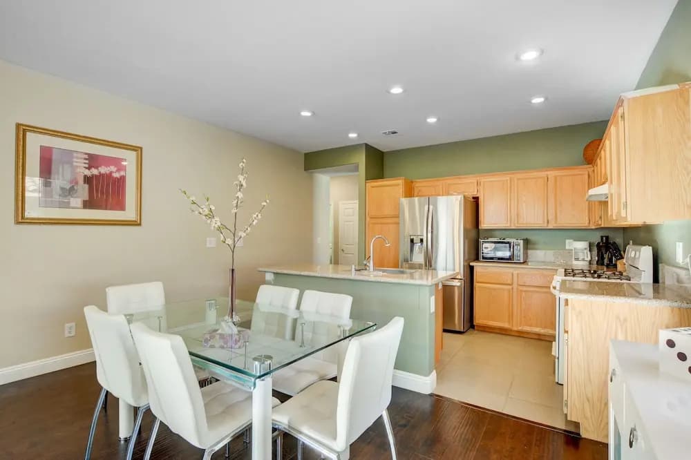 Luxurious 3BR 10min to Las Vegas Strip - photo 17