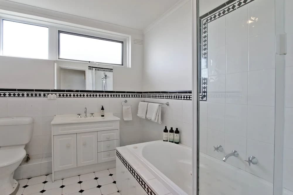 Elwood Seaside 2 Bed Retreat - photo 8