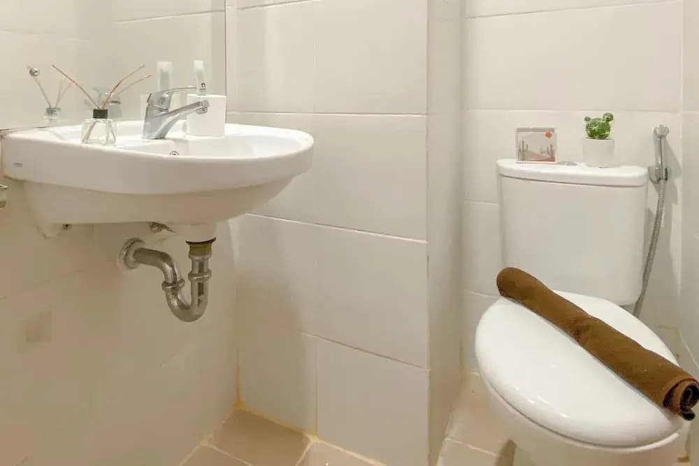 Simple Grey 1Br At Vittoria Residence Apartment - photo 18