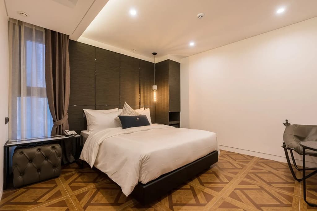The May Hotel - photo 15