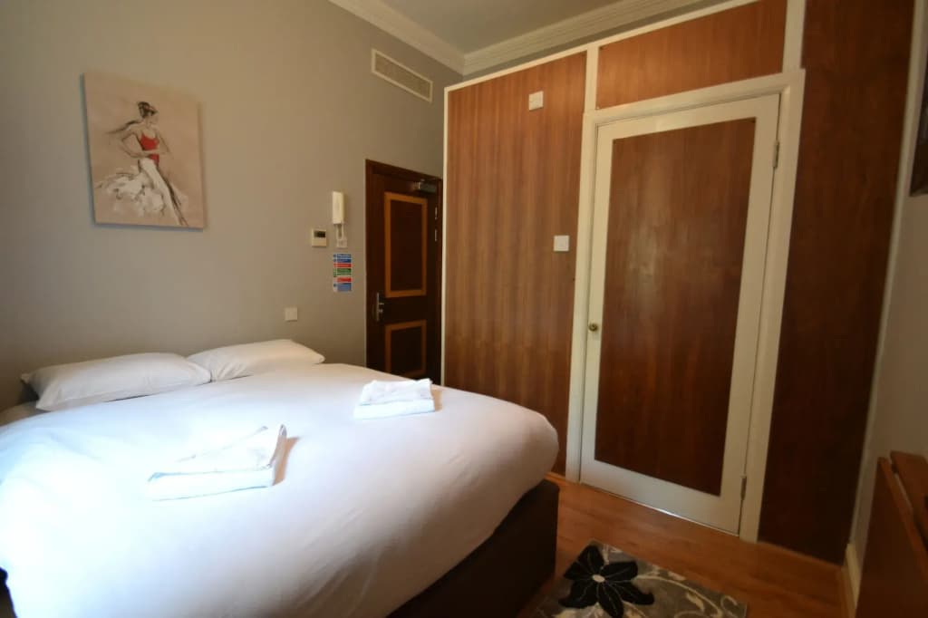 Hyde Park Suites - Apartments - photo 4