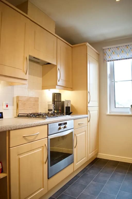 Large 2 Bedroom Flat in Leith With Free Parking - photo 14