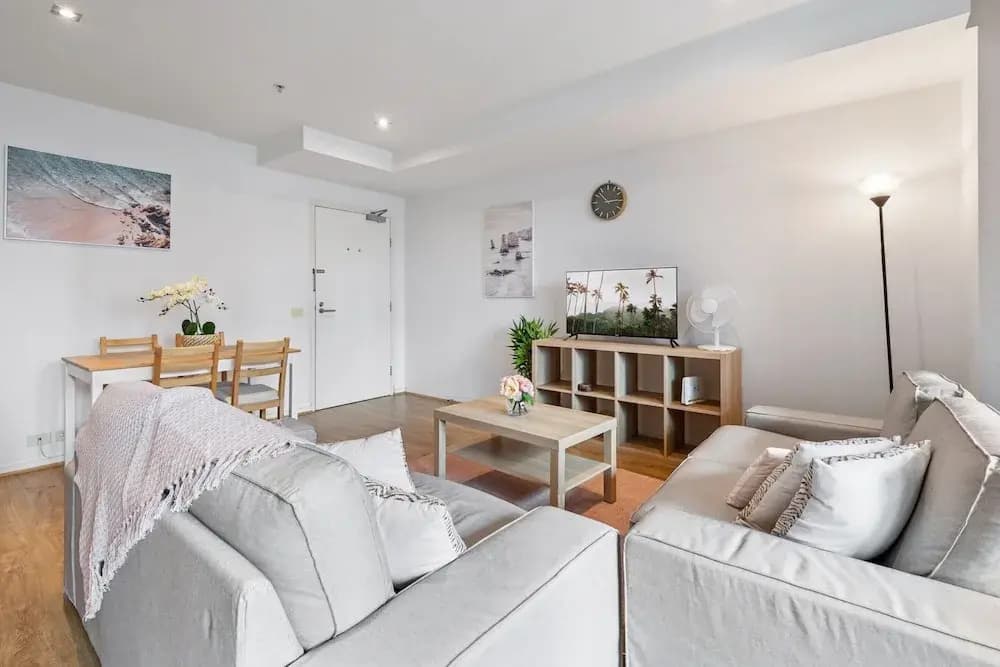 Central 2-bed Apartment With Parking, - photo 5