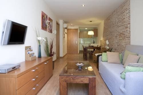 BCN House Apartments - photo 2
