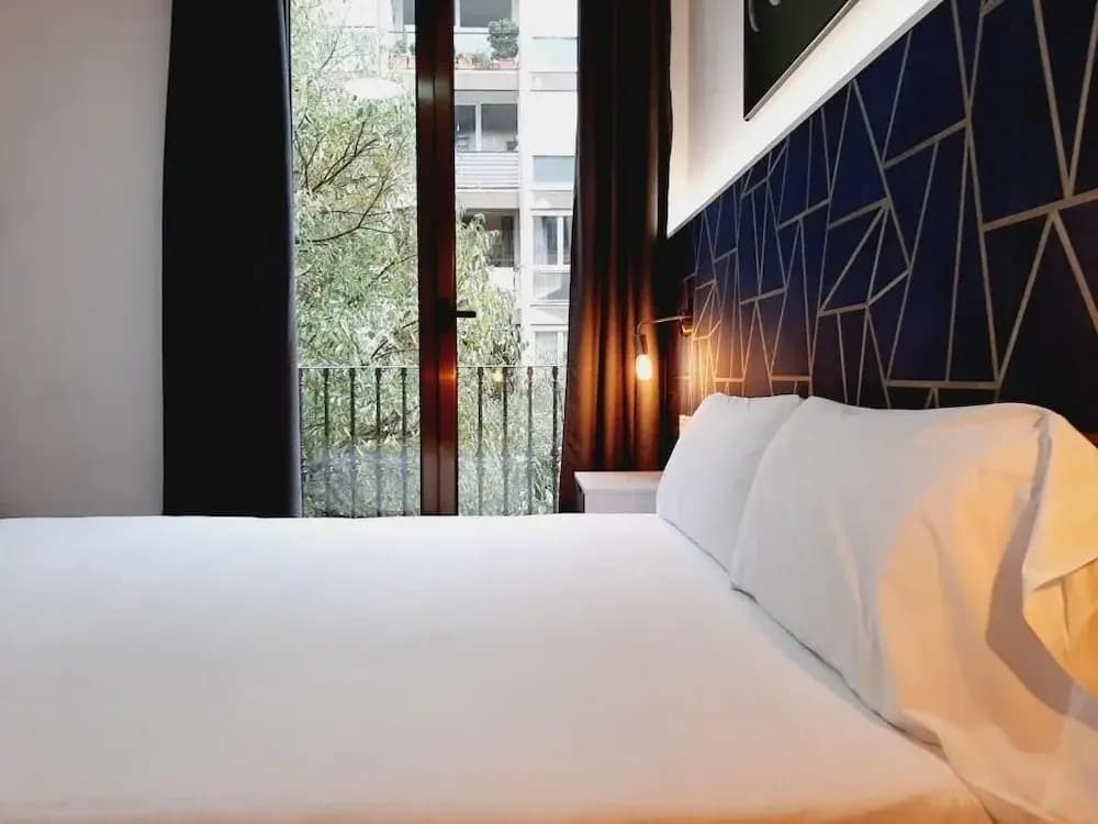 Hostal Laia by gaiarooms - photo 11