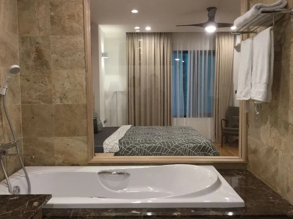 May House Serviced Apartment - photo 2