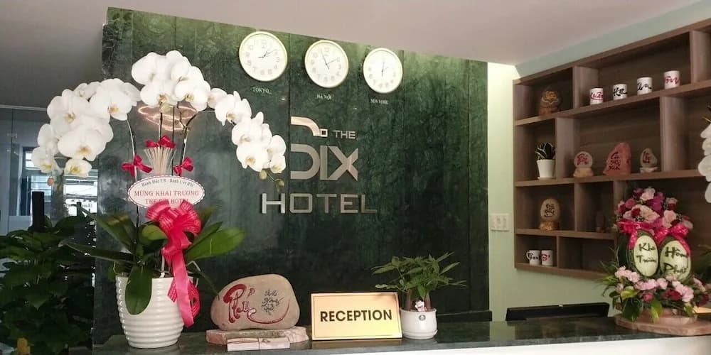 The Six Hotel - photo 2