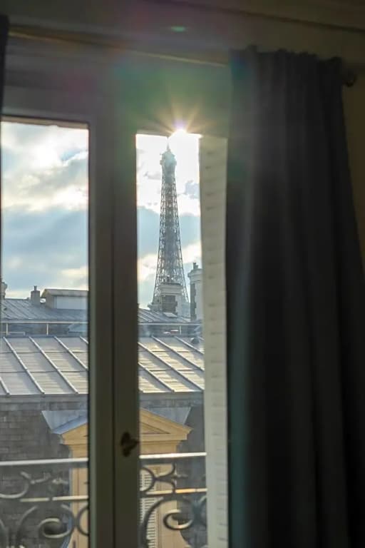 Eiffel Tower view Residence - photo 4