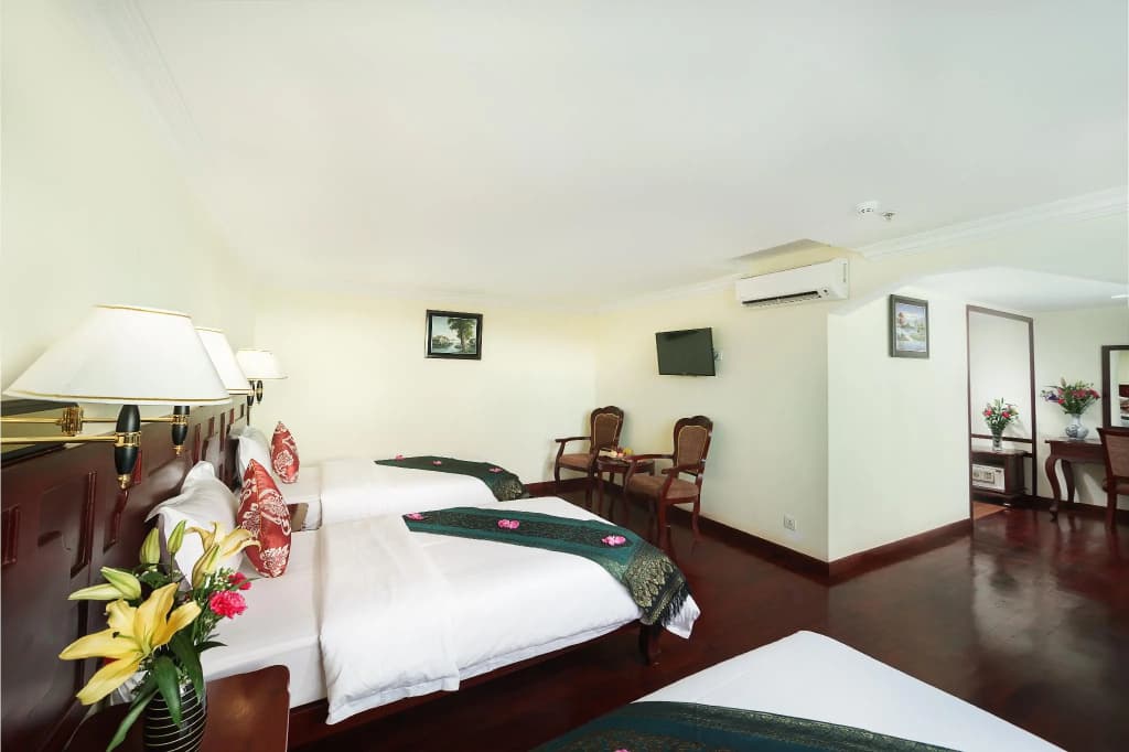 Smiling Deluxe Hotel - photo 2