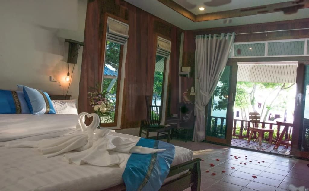 Dolphin Bay Beach Resort - photo 10