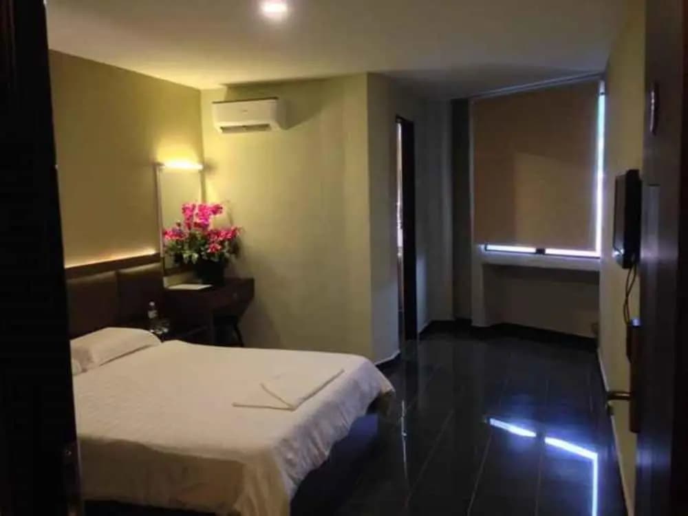 B+ Hotel - photo 3