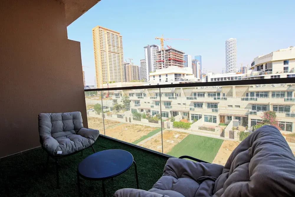 Spacious 2BR Apt Maids Elegance - photo 17